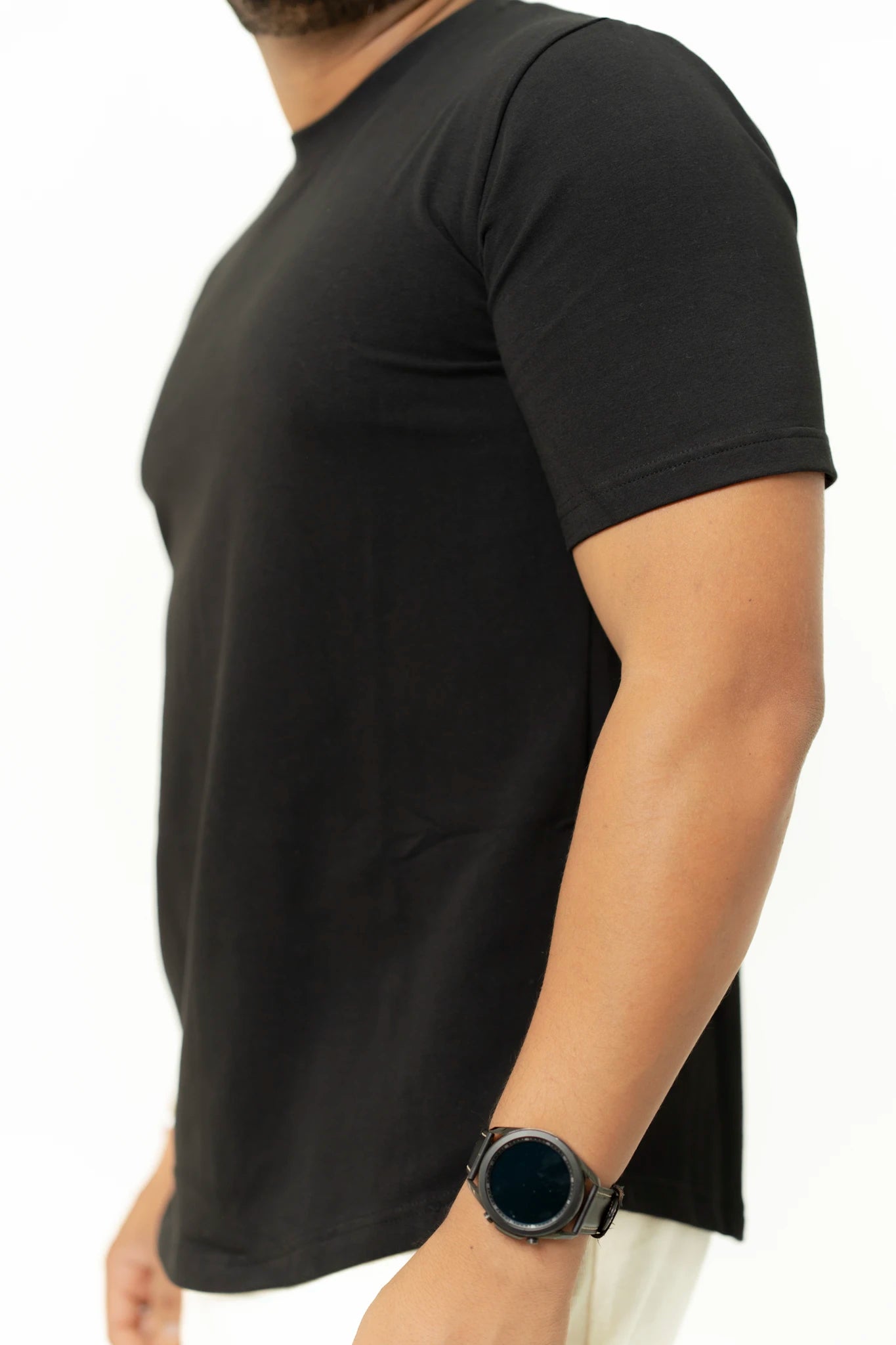 Habito Crew neck curved Bottom T Shirt black Mens side closeup