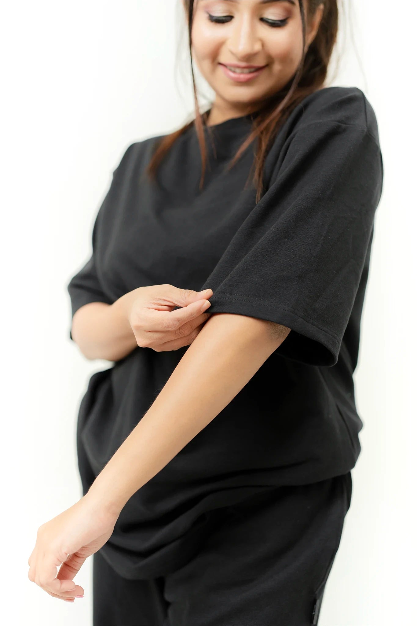 Habito Over size Tee Black Womens Side Closeup